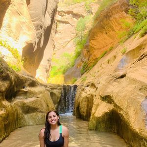 Meet your Posher, Yesenia
